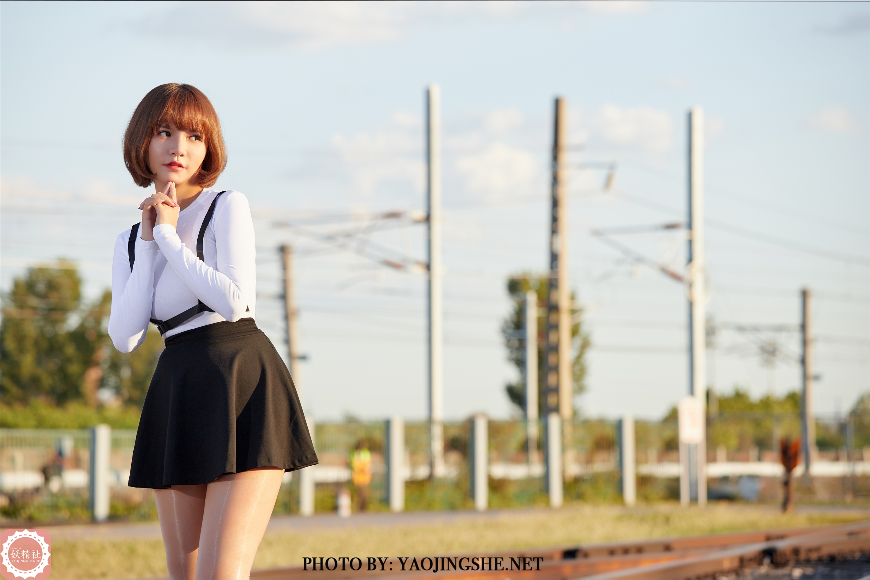 YAOJINGSHE 妖精社 T2042《唐飞飞-逆光车站》